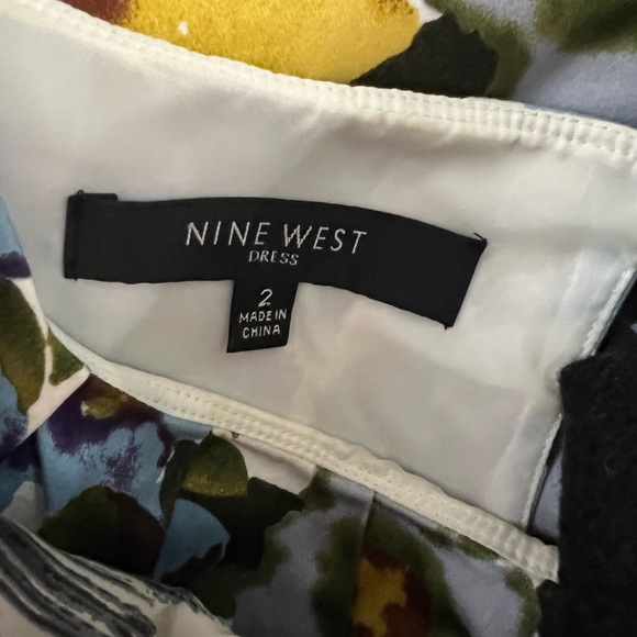 Nine West Women’s Belted Day Dress (with pockets!), Floral, Size 2 - Picture 2 of 2